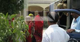Rajanpur: Bailiff recovers illegally detained women 