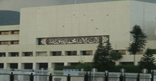 Govt shelves strict resolution on standoff with judiciary