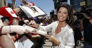 Shania stars on Hollwoods Walk of Fame