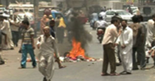 Two political workers gunned down in Karachi