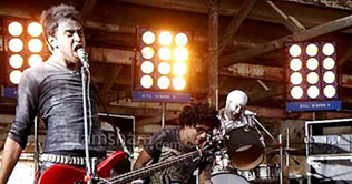 Aamir hosts success party for Delhi Bellys song