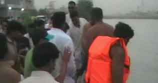 Daska: Two women killed as van falls into canal