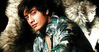  Ali Zafar using Katrina as ladder 