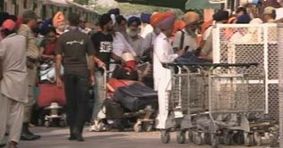 Sikh yatrees arrive to participate in Jor Mela