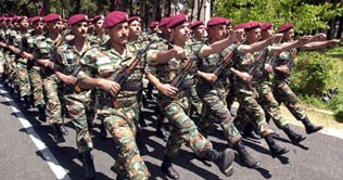 Syrian forces converge on rebellious northern town