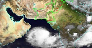 500 fishermen missing as cyclone approaches coastline