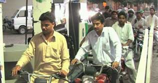 Petrol shortage continues in Lahore