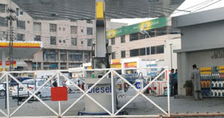 Petrol shortage keeps vehicles off roads 