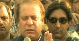 Nawaz joins journalists protest 