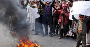 Multan: People protest against police