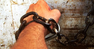 Karachi: Two dacoits injured during dacoity attempt