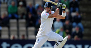 Pietersen puts England ahead against Sri Lanka