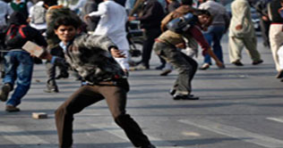  Three drivers injured in clash with students