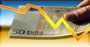 Euro touches another low in currency market 