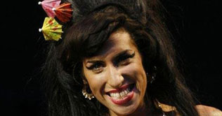Amy Winehouse quits her European trip