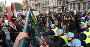Dozens injured in students, police clash in Chile