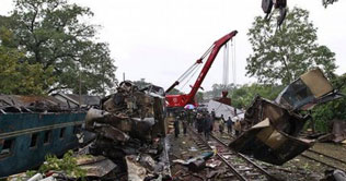 Two killed, dozens wounded in Nevada train crash