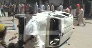 Arifwala: 2 tractors set on fire during operation against encroachments