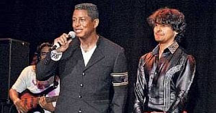 Jermaine Jackson honors late brother at IIFA awards