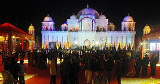 Indian press go crazy for mega-bucks wedding