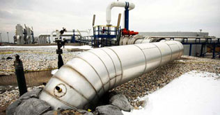 Karachi: 2 arrested for stealing pipelines oil