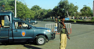 Karachi: Policeman kills one, injures six colleagues