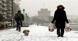 Athens: Sudden snow storms cause road chaos