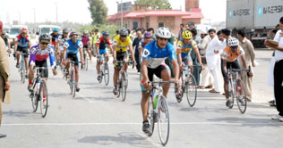 Cyclists continue race to Moro in Tour de Pakistan 