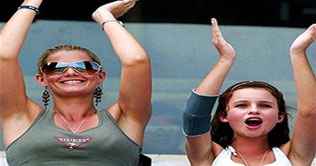 World Cup 2011: SA cricketers wives visited a temple 