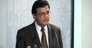 Govt will wait for courts decision on Davis: FO