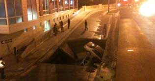 America: Massive sinkhole swallows two cars 