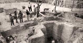 Peru unveils ancient murals