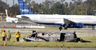 5 persons killed in plane crash at Long Beach Airport