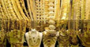 Gold prices surge in local, intl markets