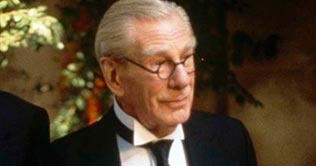Batman butler - Michael Gough, dies aged 94
