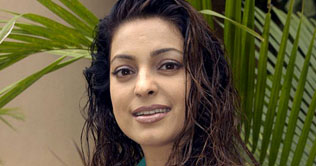 No age appropriate roles in Bollywood: Juhi Chawla 