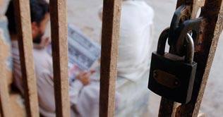 Karachi: Lawyers boycott to protest Advocate Hanif Khans murder