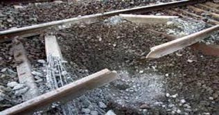 Dera Murad Jamali: Blast damages railway track, 4 bogies derailed
