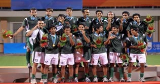 National hockey team receives Rs.1.6 million as prize money