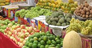 Trader slashes fruit prices to celebrate Pakistans victory
