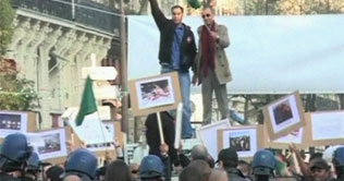 Hundreds of French protest against Libya attacks