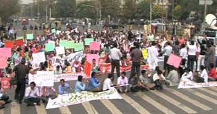 Islamabad YDA continues to protest 