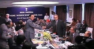 Pak-India secretaries set agenda for ministerial level talks