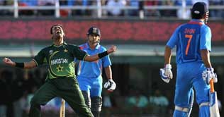 World Cup 2011: India beat Pakistan to face Sri Lanka in final