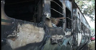 Multan: Carriages burnt at Cant Railway station 