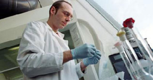 Researchers hope to unlock AIDS mystery