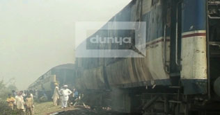 Train bogie catches fire near Gujranwala Cantt