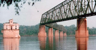 Mississippi River floods force evacuations