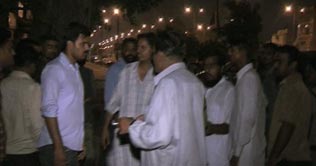 Karachi: Residents thrash two mobile snatchers 