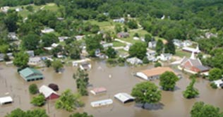 Levees shored up against record Mississippi floods